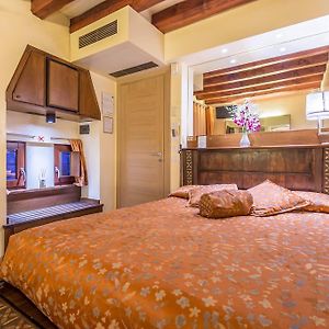 Camera con letto queen size